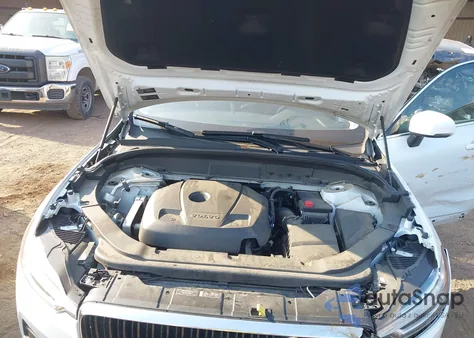 2019 Volvo Xc60 T5 Momentum z USA, uszkodzony, nr VIN LYV102DK5KB307715